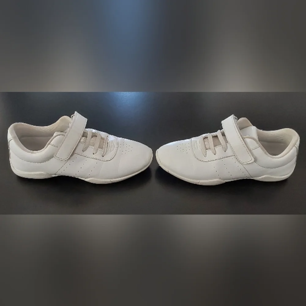 Sport White Cheer Shoes / Size 2 - Picture 4 of 6